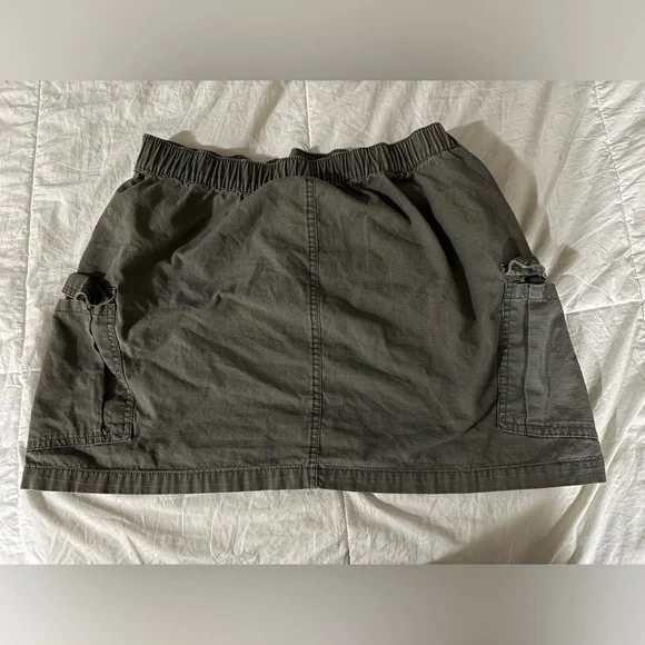 Harlow green cargo mini skirt - Picture 2 of 3